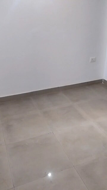 Room in 3 BHK Apartment at Supertech Cape Town, Sector 74 – for Rent