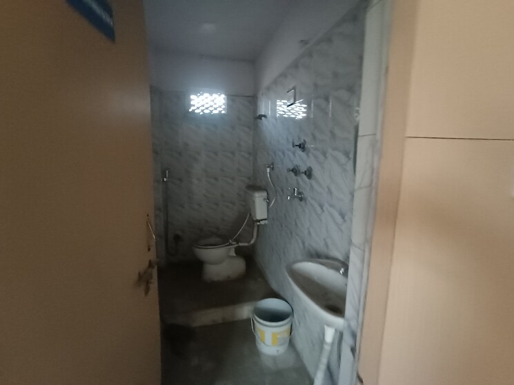 Bathroom, exhibition road Commercial Office Space 800 Sq.Ft. In Exhibition Road Patna 9480937