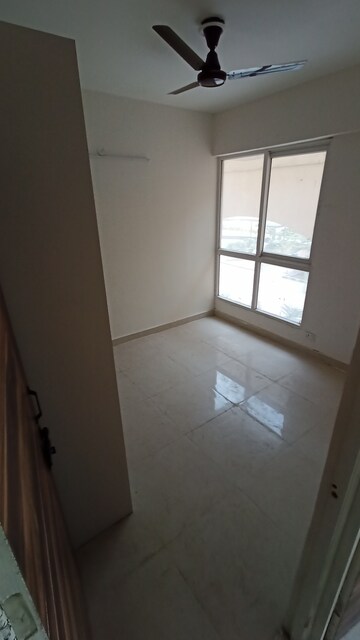 Room in 2 BHK Apartment at Signature Global Prime, Sector 63a – for Rent