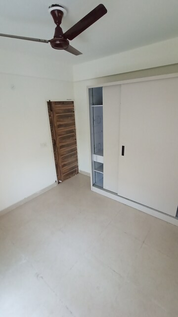 Room in 2 BHK Apartment at Signature Global Prime, Sector 63a – for Rent