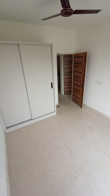 Room in 2 BHK Apartment at Signature Global Prime, Sector 63a – for Rent