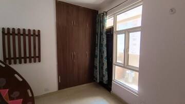 Room in 2 BHK Apartment at Supertech Cape Town, Sector 74 – for Rent