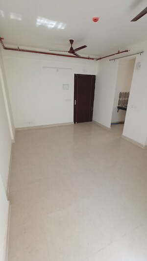 Room in 2 BHK Apartment at Signature Global Prime, Sector 63a – for Rent
