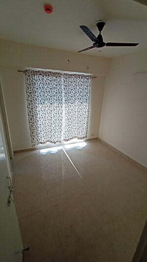 Room in 2 BHK Apartment at Signature Global Prime, Sector 63a – for Rent