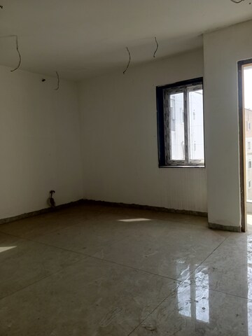 Room in 4 BHK Apartment at Chanda Nagar – for Sale