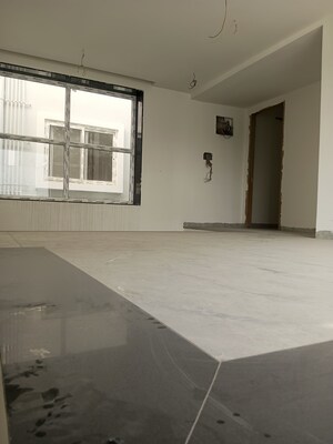 Room in 4 BHK Apartment at Chanda Nagar – for Sale