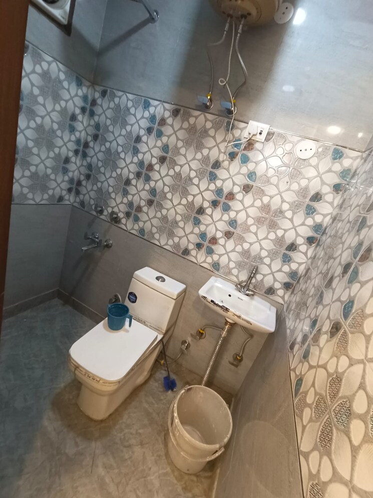 Attached Bathroom, govindpuri 2 Bedroom 540 Sq.Ft. Builder Floor In Govindpuri Delhi 9481478