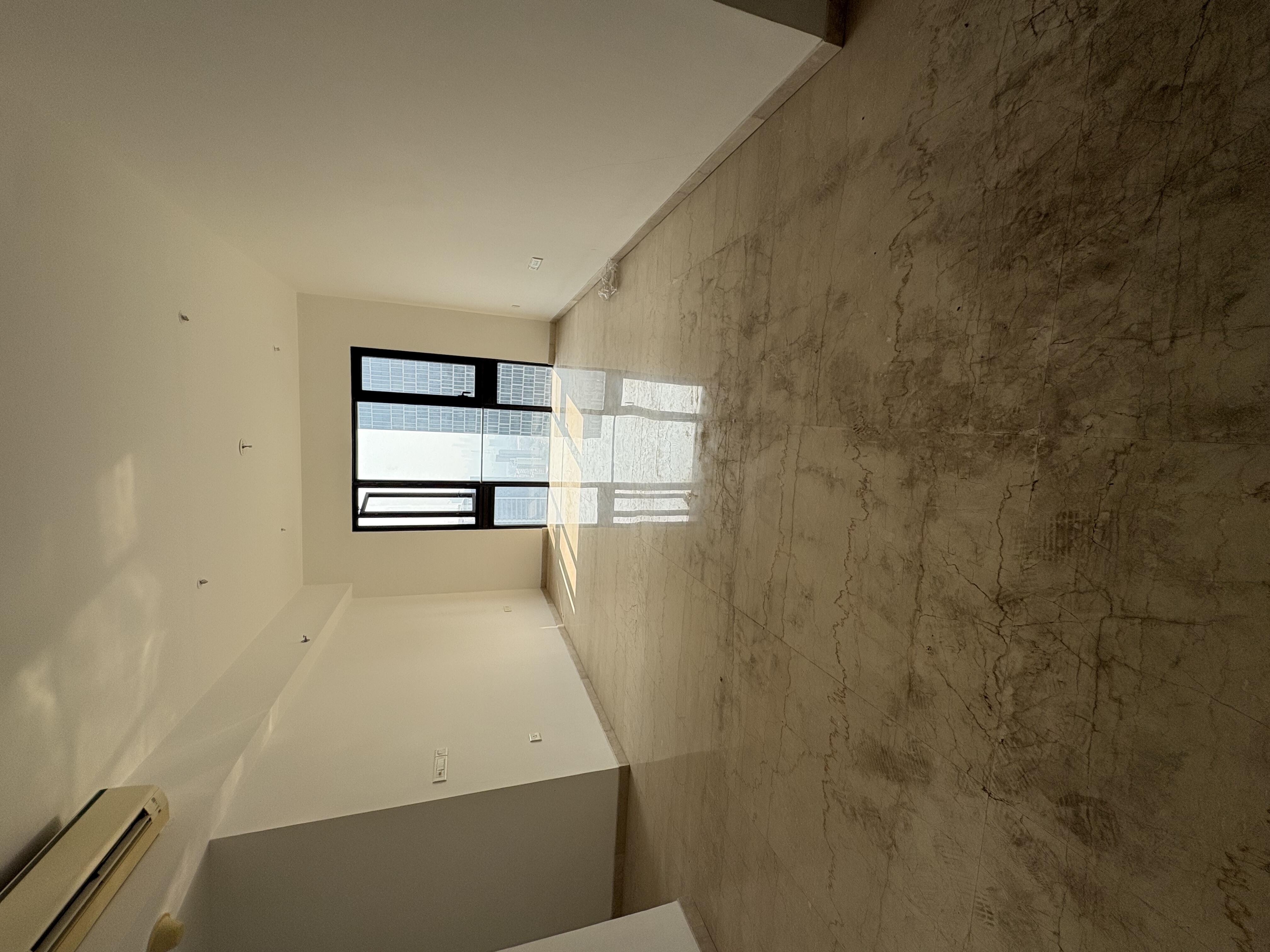 3 BHK + Servant Room Apartment For Rent in Lodha The Park