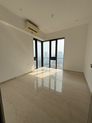 Room in 3 BHK Apartment at Lodha The Park, Worli – for Rent