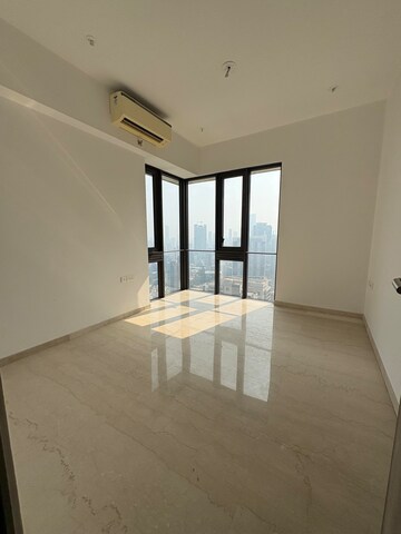 Room in 3 BHK Apartment at Lodha The Park, Worli – for Rent