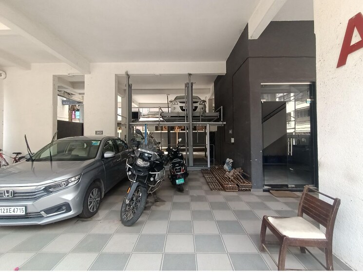  Parking, swojas-suman 2 Bedroom 1100 Sq.Ft. Apartment In Law College Road Pune 9481164