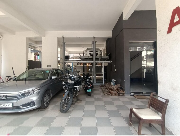  Parking, swojas-suman 2 Bedroom 1100 Sq.Ft. Apartment In Law College Road Pune 9481164