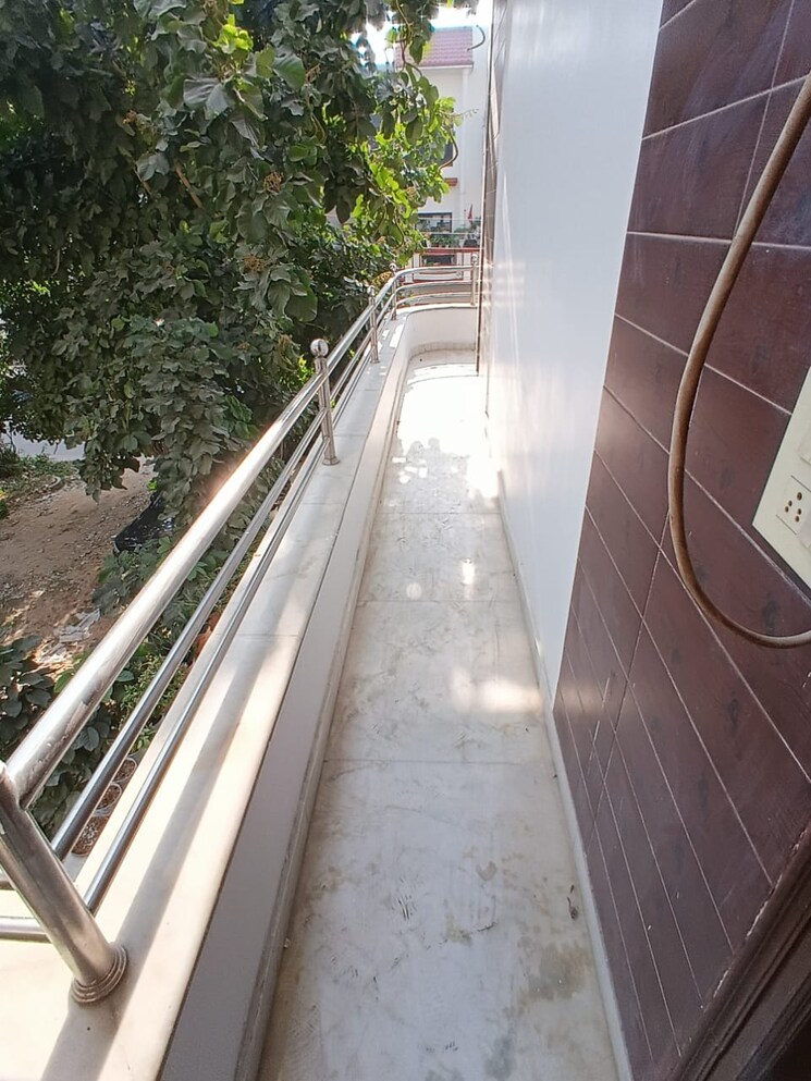 Balcony, sector 45 3 Bedroom 250 Sq.Yd. Builder Floor In Sector 45 Gurgaon 9481424