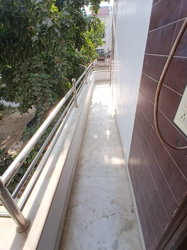 Balcony, sector 45 3 Bedroom 250 Sq.Yd. Builder Floor In Sector 45 Gurgaon 9481424