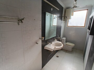 Attached Bathroom in 3 BHK Builder Floor at Sector 45 – for Rent