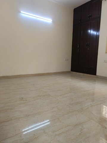 Room in 3 BHK Builder Floor at Unitech South City II, Sector 50 – for Rent