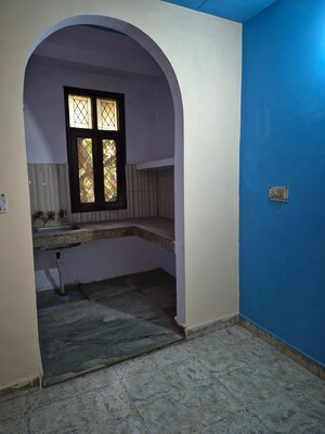 Furnished Amenities in 1.5 BHK Builder Floor at Mayur Vihar – for Sale