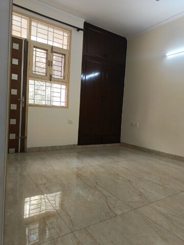 Room in 3 BHK Builder Floor at Unitech South City II, Sector 50 – for Rent