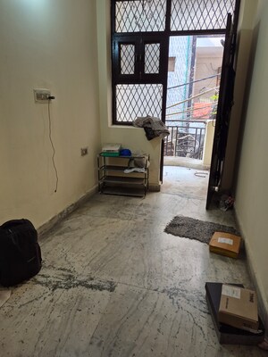 Room in 2.5 BHK Builder Floor at Mayur Vihar – for Rent