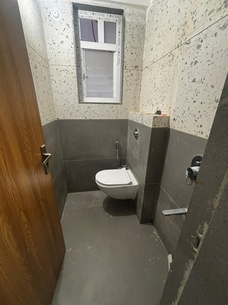 Bathroom, sahara-trimurti-apartment 2 Bedroom 703 Sq.Ft. Apartment In Erandwane Pune 9481695