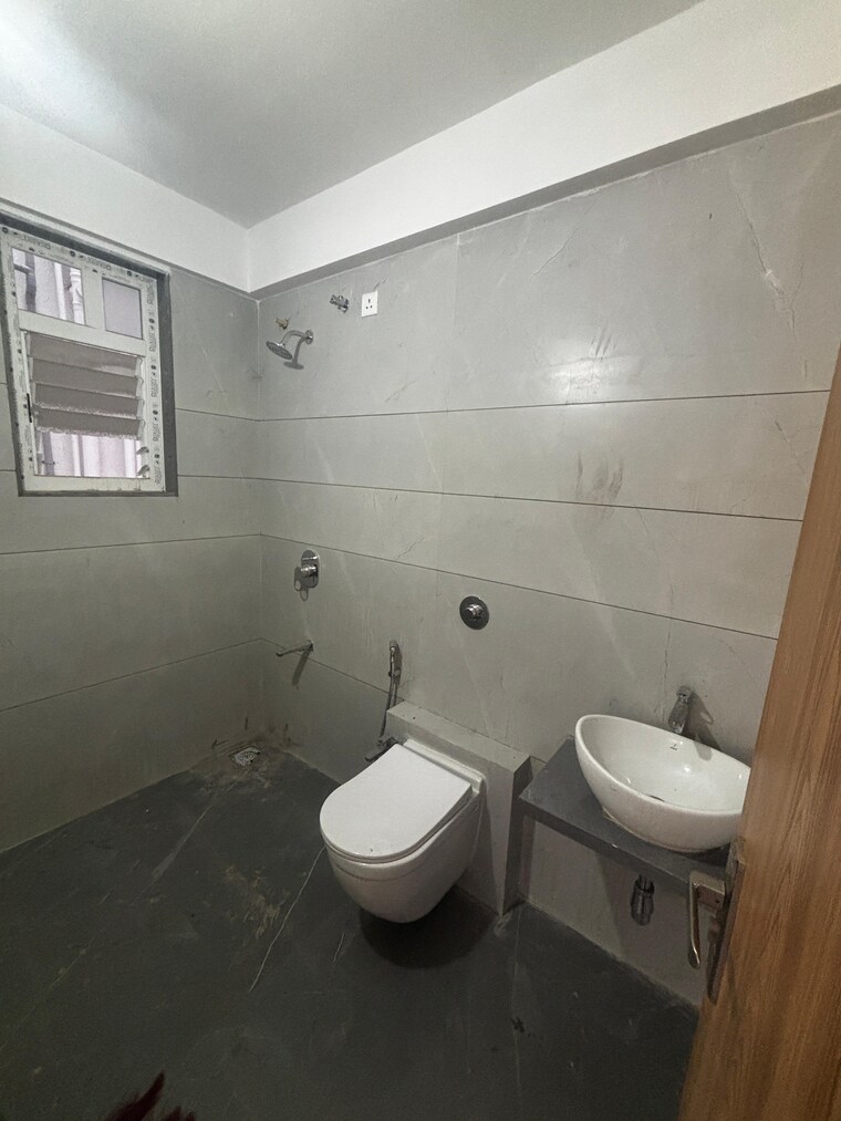 Bathroom, sahara-trimurti-apartment 2 Bedroom 703 Sq.Ft. Apartment In Erandwane Pune 9481695