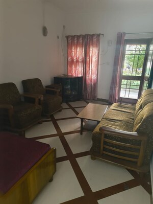 Living Room in 2.5 BHK Apartment at Mayur Vihar 1 – for Sale