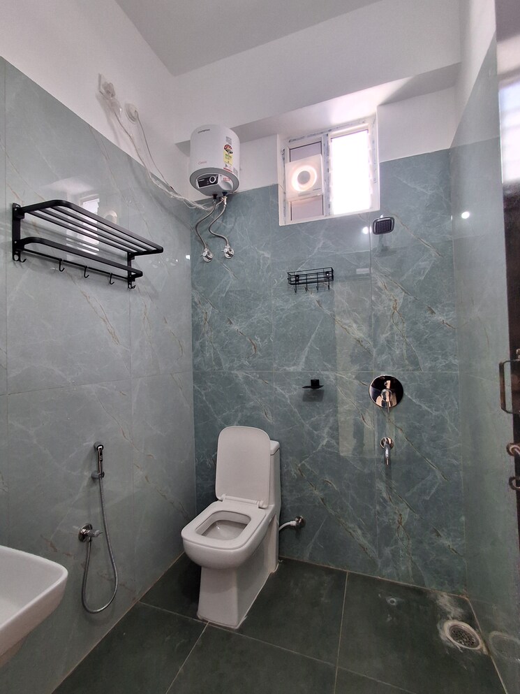 Bathroom, madhapur 3 Bedroom 1600 Sq.Ft. Apartment In Madhapur Hyderabad 9481816