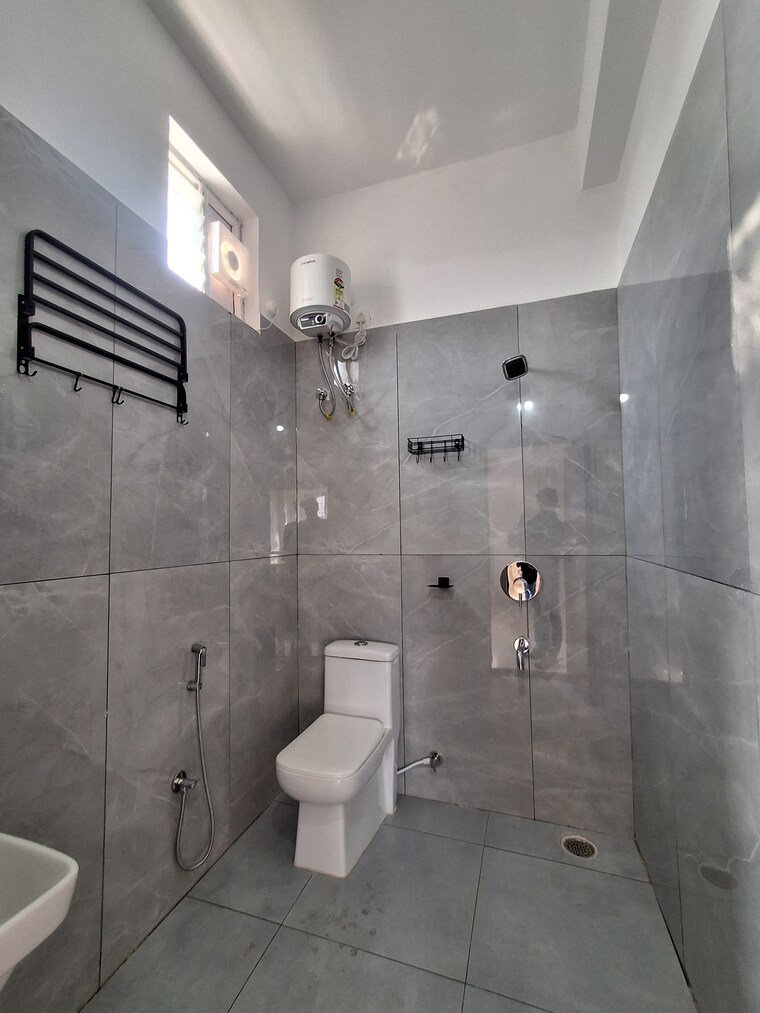 Bathroom, madhapur 3 Bedroom 1600 Sq.Ft. Apartment In Madhapur Hyderabad 9481816