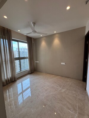Room in 2 BHK Apartment at Hiranandani Highland, Powai – for Sale