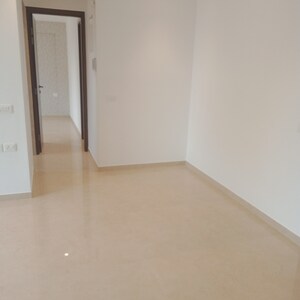 Room in 2 BHK Apartment at Hiranandani Highland, Powai – for Rent