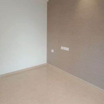 Room in 2 BHK Apartment at Hiranandani Highland, Powai – for Rent