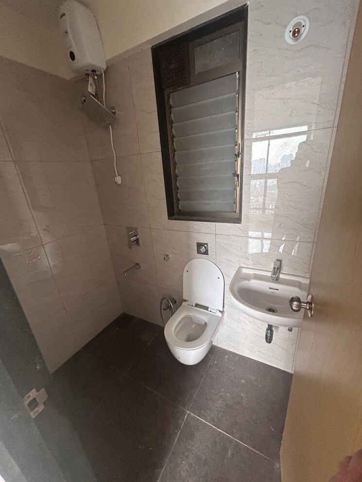 Bathroom, goregaon west 2 Bedroom 650 Sq.Ft. Apartment In Goregaon West Mumbai 9481792