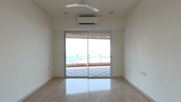 Room in 3 BHK Apartment at Lokhandwala Minerva Mahalaxmi, Mahalaxmi – for Rent