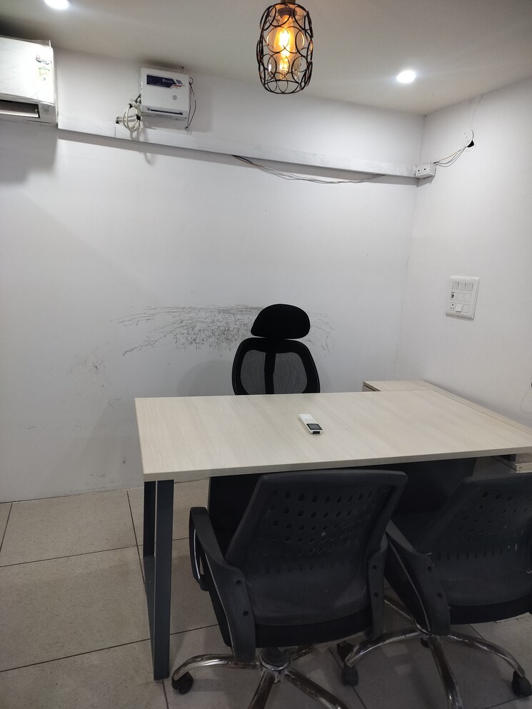 Team Area, sector 16 Commercial Office Space 1500 Sq.Ft. In Sector 16 Noida 9481922