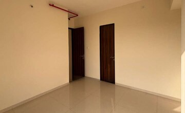 Room in 2 BHK Apartment at Sheth Zuri, Laxmi Nagar – for Rent