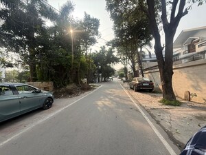 Parking in 6 BHK Independent House at Gomti Nagar – for Rent