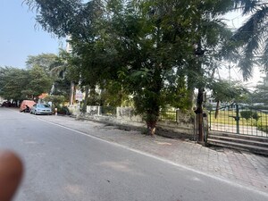 Parking in 6 BHK Independent House at Gomti Nagar – for Rent