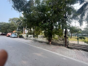 Parking in 6 BHK Independent House at Gomti Nagar – for Rent