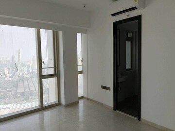 Room in 3 BHK Apartment at Enpar Lotus 101 Worli Residences, Lower Parel – for Rent