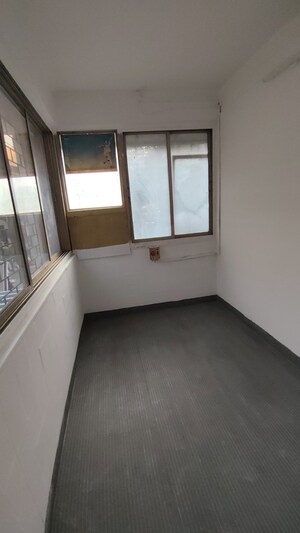 Room in  Office Space at Maheshwari Niketan Apartment, Uthalsar – for Rent