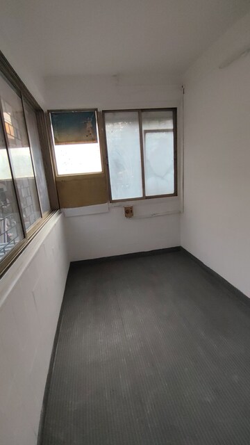 Room in  Office Space at Maheshwari Niketan Apartment, Uthalsar – for Rent