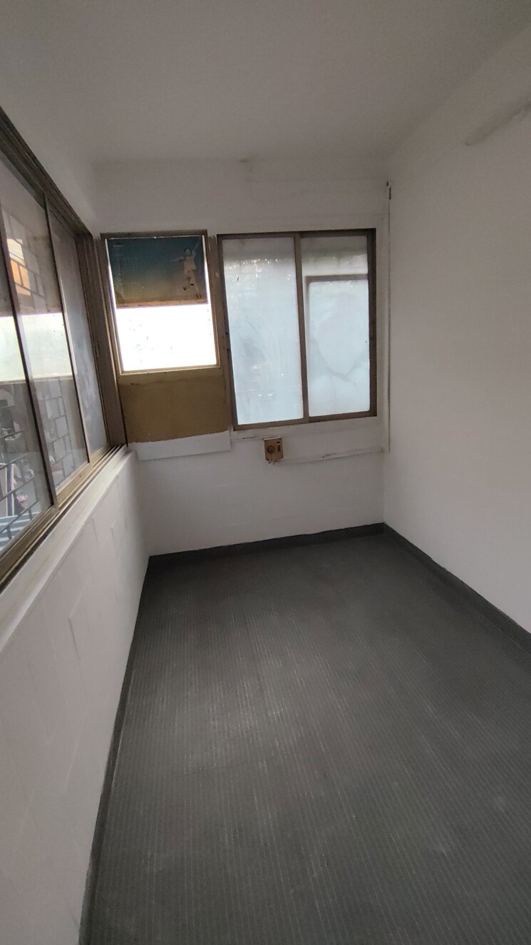 Room, maheshwari-niketan-apartment Commercial Office Space 1100 Sq.Ft. In Uthalsar Thane 9482074