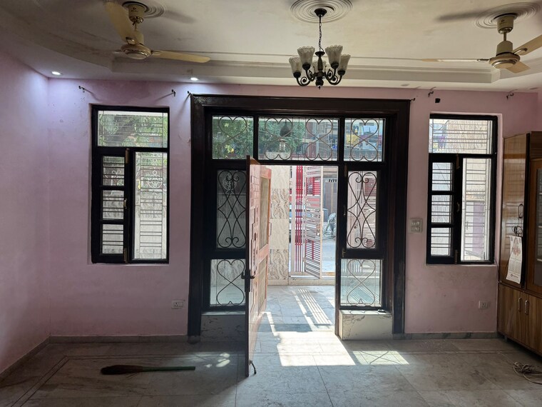  Parking, rwa-apartments-sector-47 5 Bedroom 4600 Sq.Ft. Independent House In Sector 47 Noida 9482078