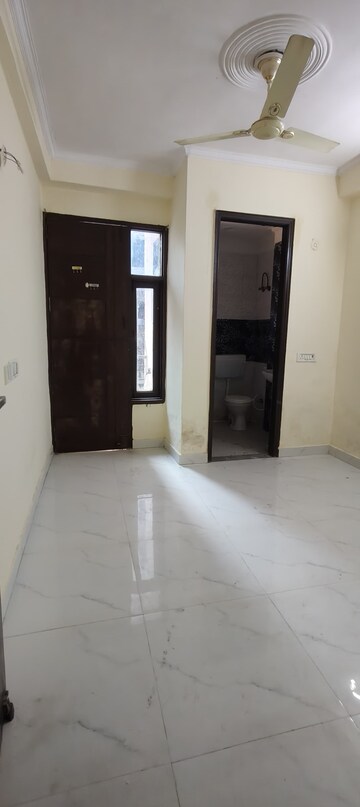 Room in 2 BHK Apartment at Chattarpur – for Rent