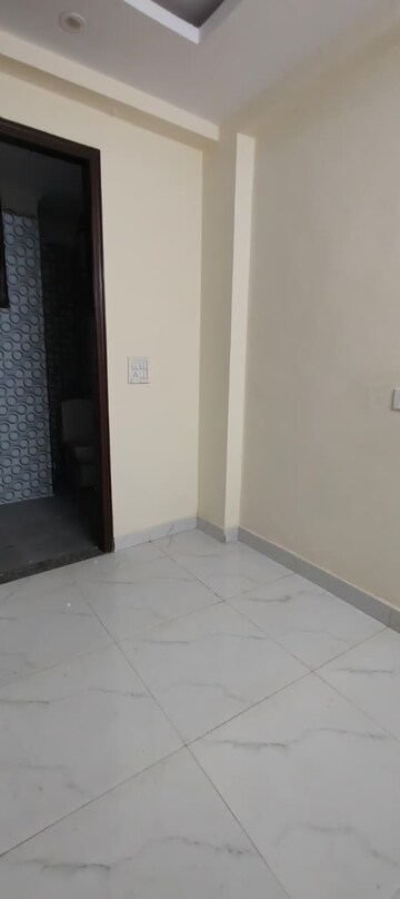 Room in 2 BHK Apartment at Chattarpur – for Rent