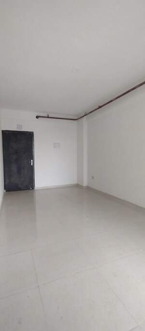 Room in 2 BHK Apartment at Signature The Millennia 3, Sector 37d – for Rent