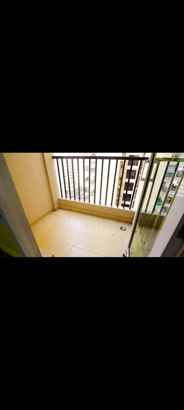 Balcony, gaur-city-2-12th-avenue 2.5 Bedroom 1055 Sq.Ft. Apartment In Sector 16c Greater Noida Greater Noida 9482083