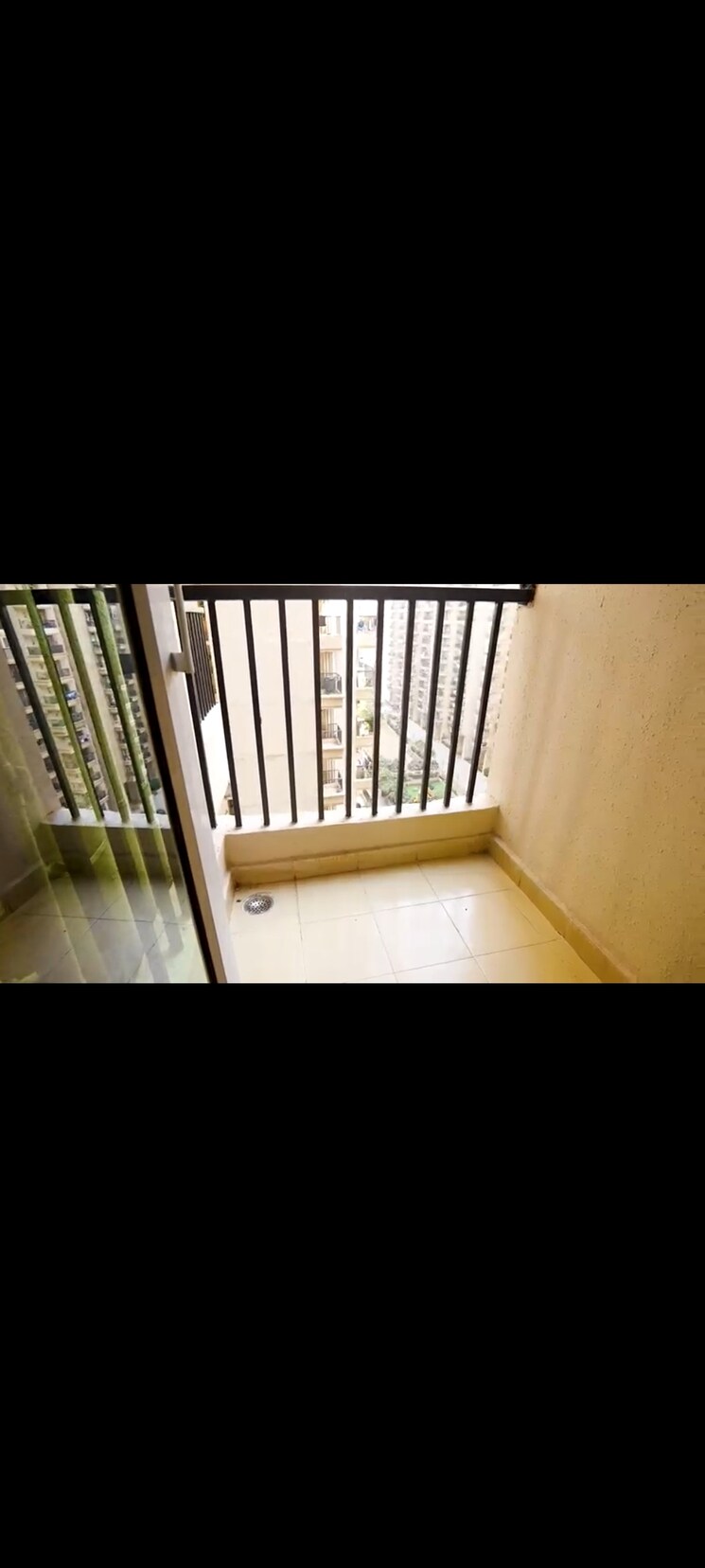 Balcony, gaur-city-2-12th-avenue 2.5 Bedroom 1055 Sq.Ft. Apartment In Sector 16c Greater Noida Greater Noida 9482083