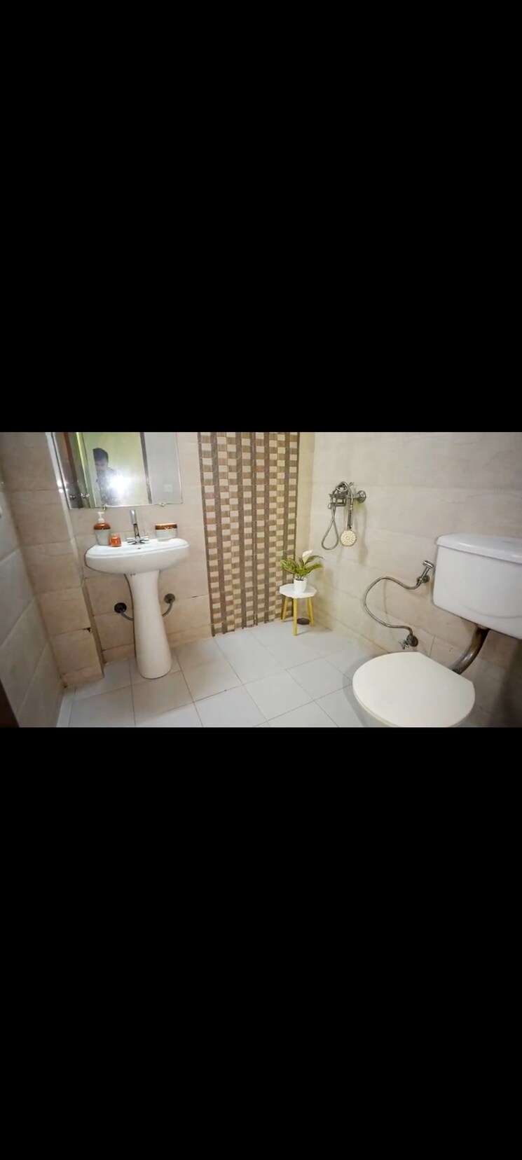 Bathroom, gaur-city-2-12th-avenue 2.5 Bedroom 1055 Sq.Ft. Apartment In Sector 16c Greater Noida Greater Noida 9482083