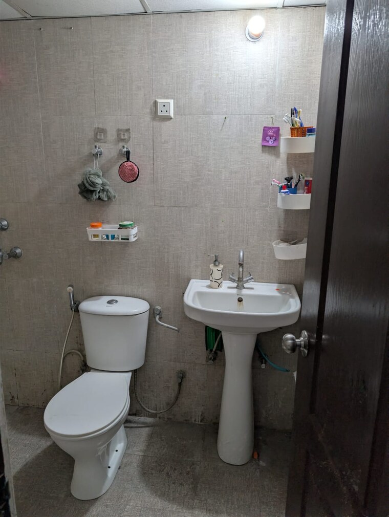 Bathroom, aditya-urban-homes 2 Bedroom 840 Sq.Ft. Apartment In Shahpur Bamheta Ghaziabad 9482077